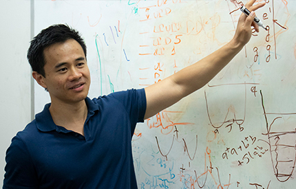 Professor Yuen-Zhou explaining to students. Photo by Michelle Fredricks, UC San Diego Physical Sciences